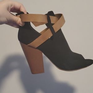 💫 2/$30 • Open Toe Booties